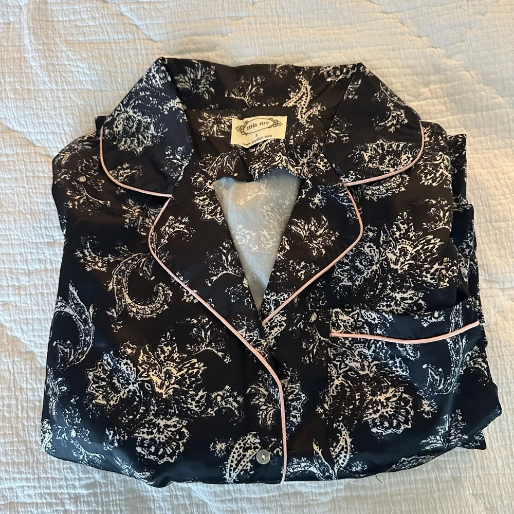 Black and White Paisley Pajama Set - Picture 4 of 5